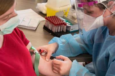 Lutte contre le Covid – La Genève non vaccinée se rue sur les tests sérologiques