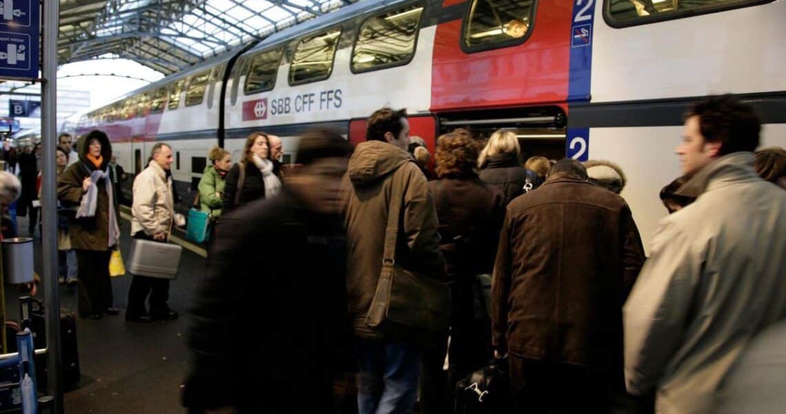 Trains supprimés - Les transports publics romands volent au secours des CFF