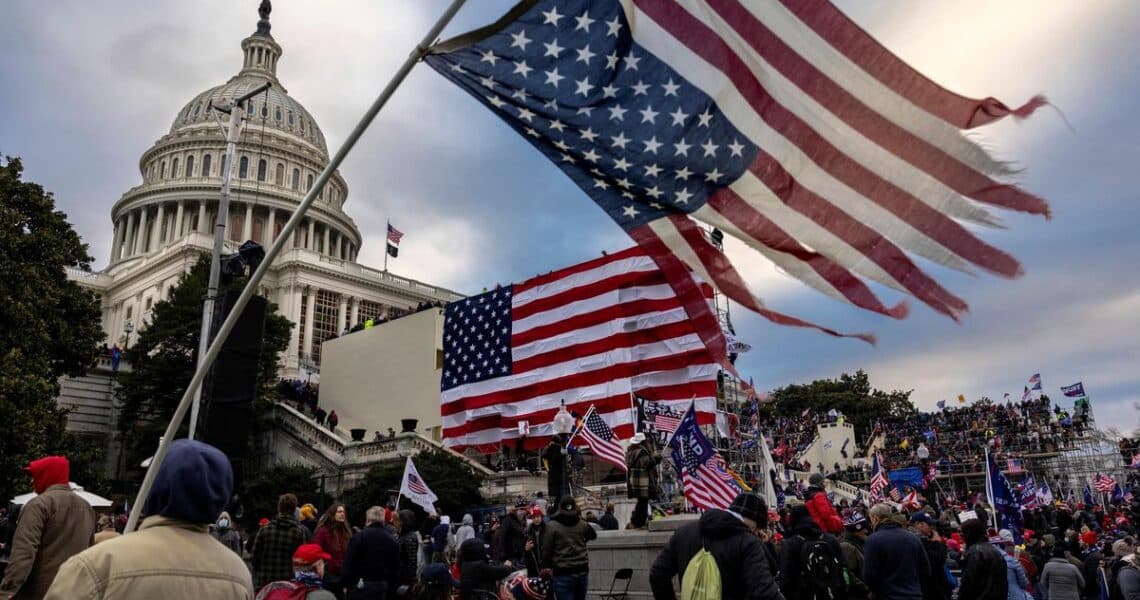 Selon le rapport, les États-Unis font face à des problèmes de polarisation politique, de dysfonctionnements institutionnels et de menaces sur les libertés civiles.